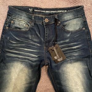 Selling Versace jeans Never been worn